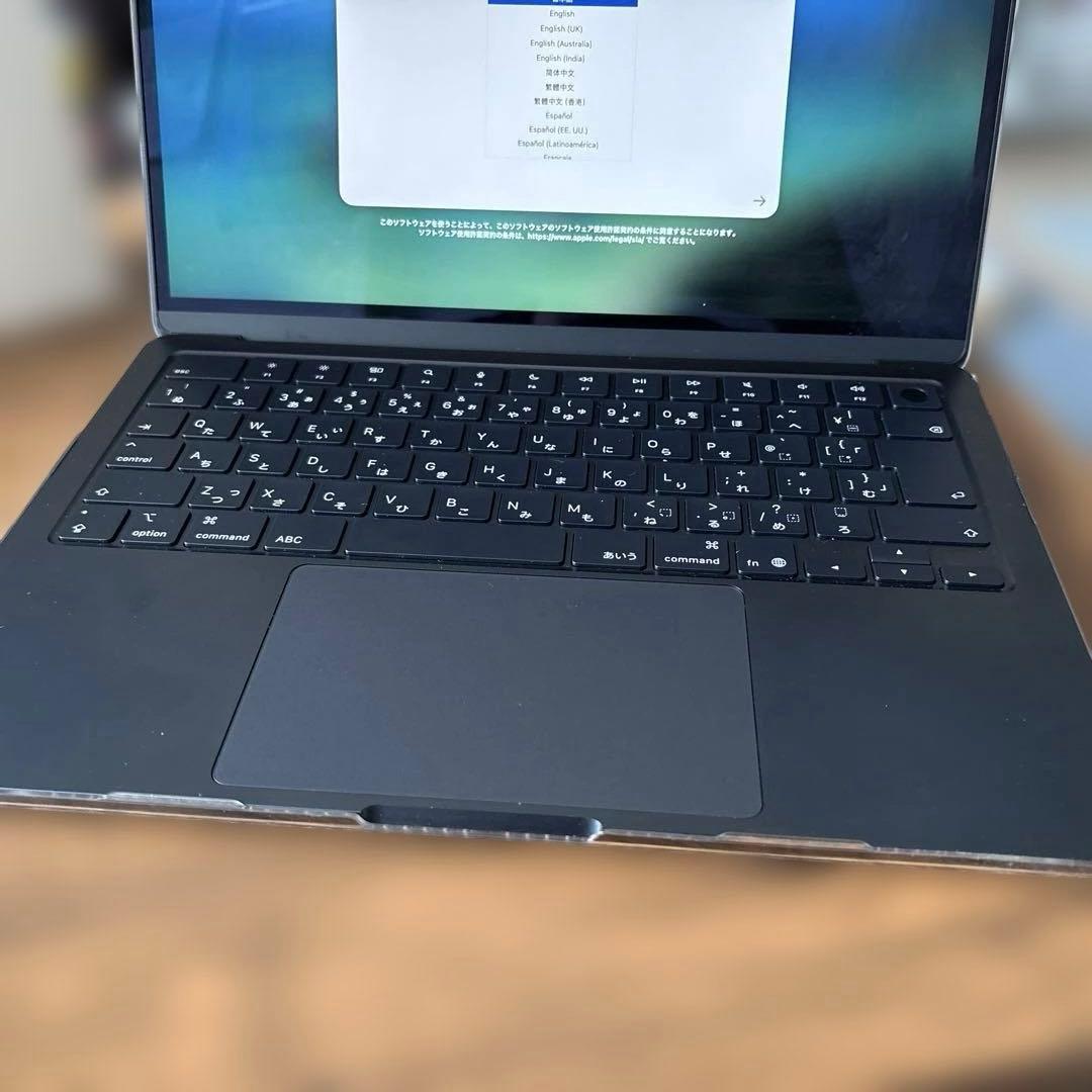 MacBook Air 16gb 512gb M4 チップ　13インチ