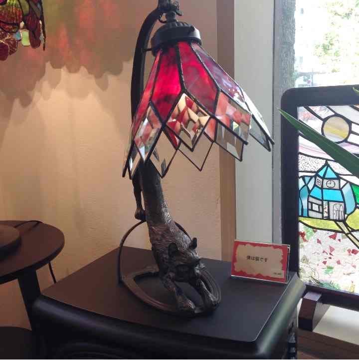 ステンドグラス 赤のランプ