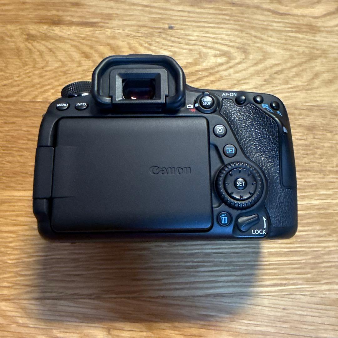 【美品】Canon EOS 80D 18-135 IS USM kit