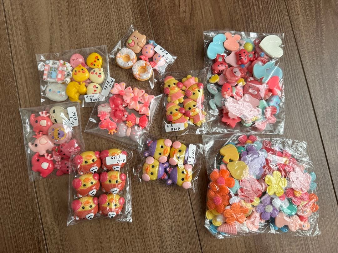ハンドメイド用品まとめ売り(リボン、デコパーツ、ビジュー、チャーム等)