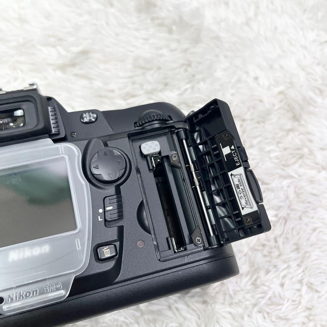 Nikon D70 デジタルカメラキット　AF-S DX Zoom-Nikkor