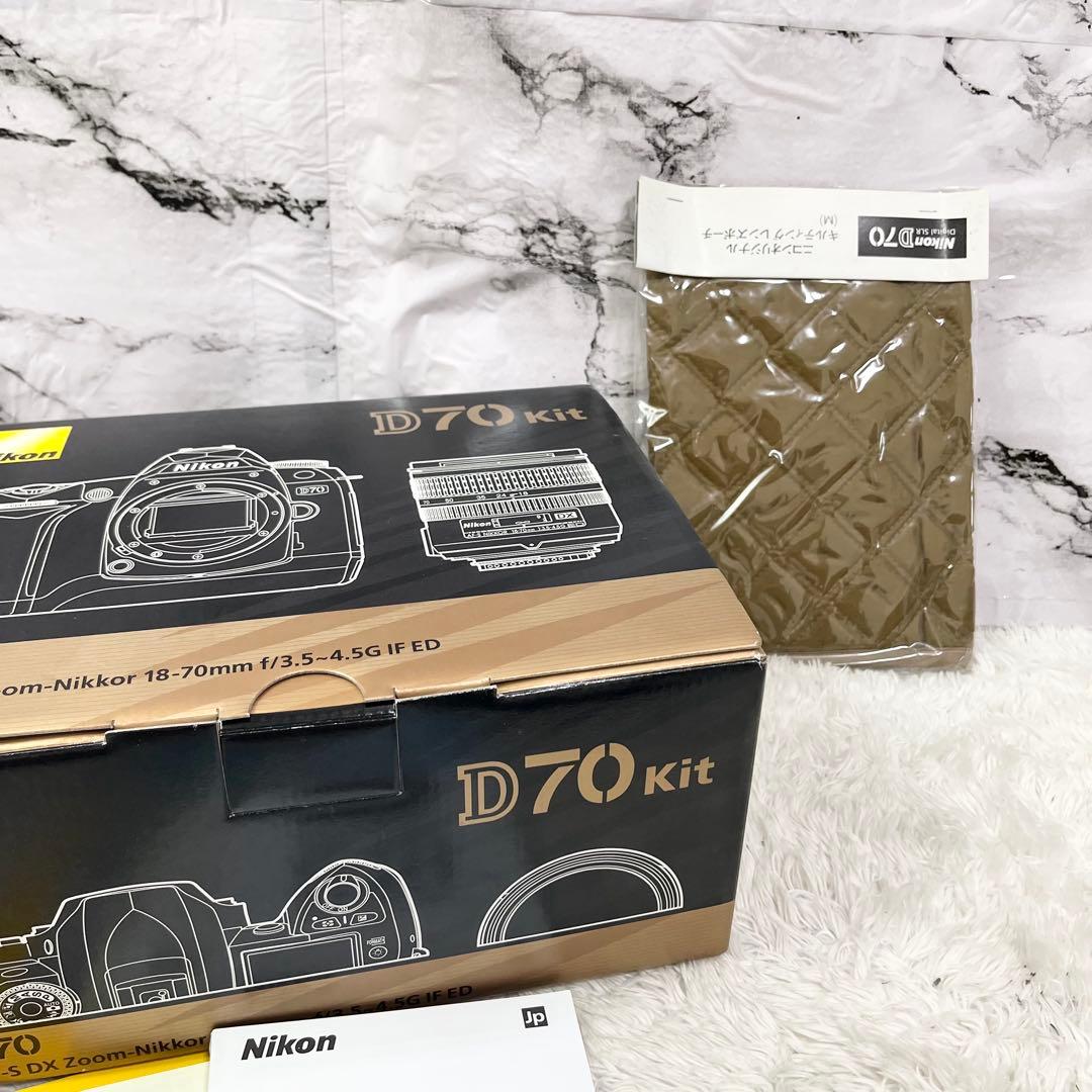Nikon D70 デジタルカメラキット　AF-S DX Zoom-Nikkor