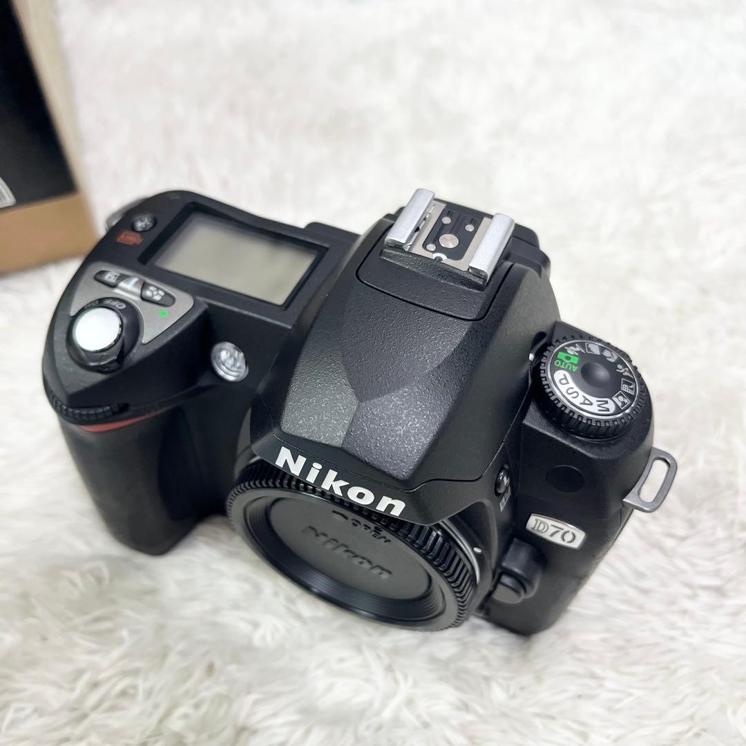 Nikon D70 デジタルカメラキット　AF-S DX Zoom-Nikkor