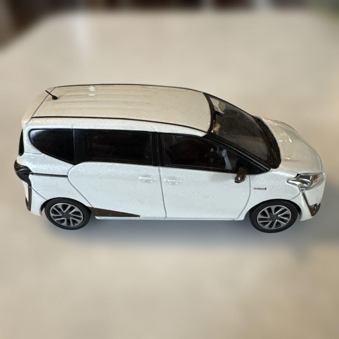 トヨタ Sienta 前期 ホワイト ミニカー