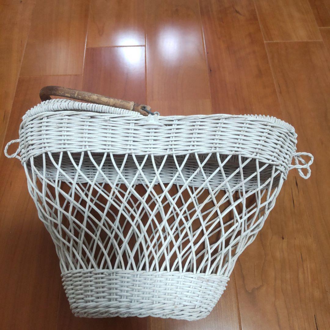 【16日迄価格】フランス　アンティーク　 籐製バスケット 　パニエ　蚤の市