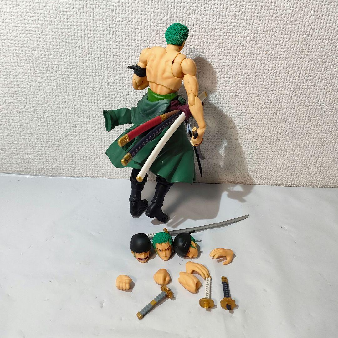 ☆　ヴァリアブルアクション　フィギュアーツ　ワンピースフィギュア　ゾロ　☆