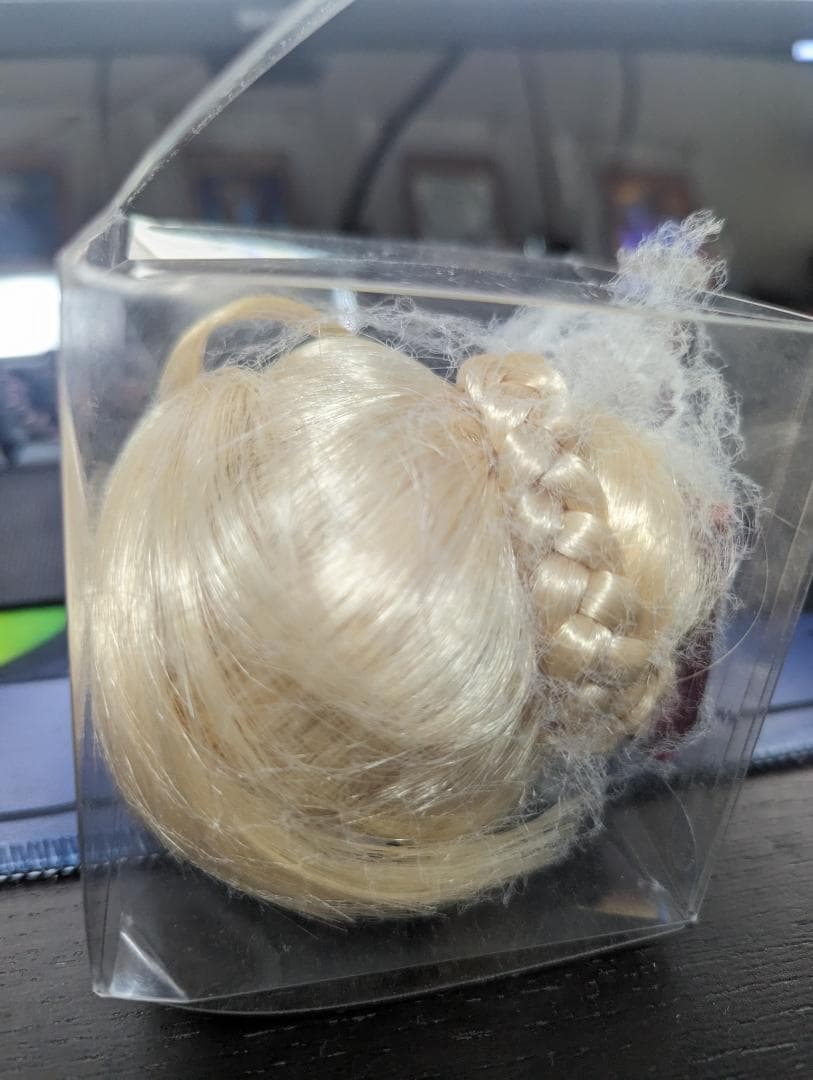 引退品　赤セイバーヘッド、ドレス、ウィッグ、武器、甲冑（靴）