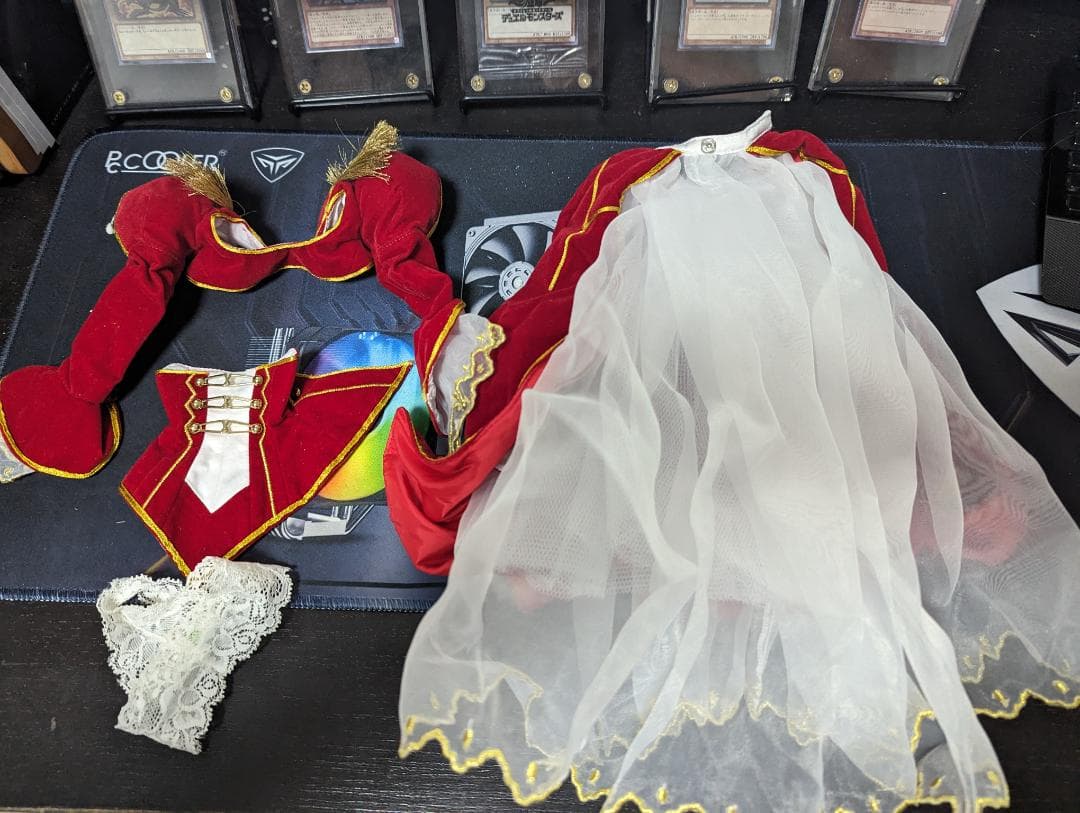 引退品　赤セイバーヘッド、ドレス、ウィッグ、武器、甲冑（靴）