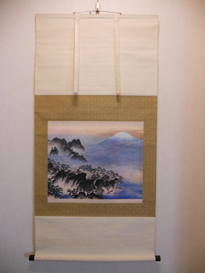 掛け軸 横山大観 蓬莱山 絹本 逸品 複製 希少 軸装 茶道具 掛軸 美品 です