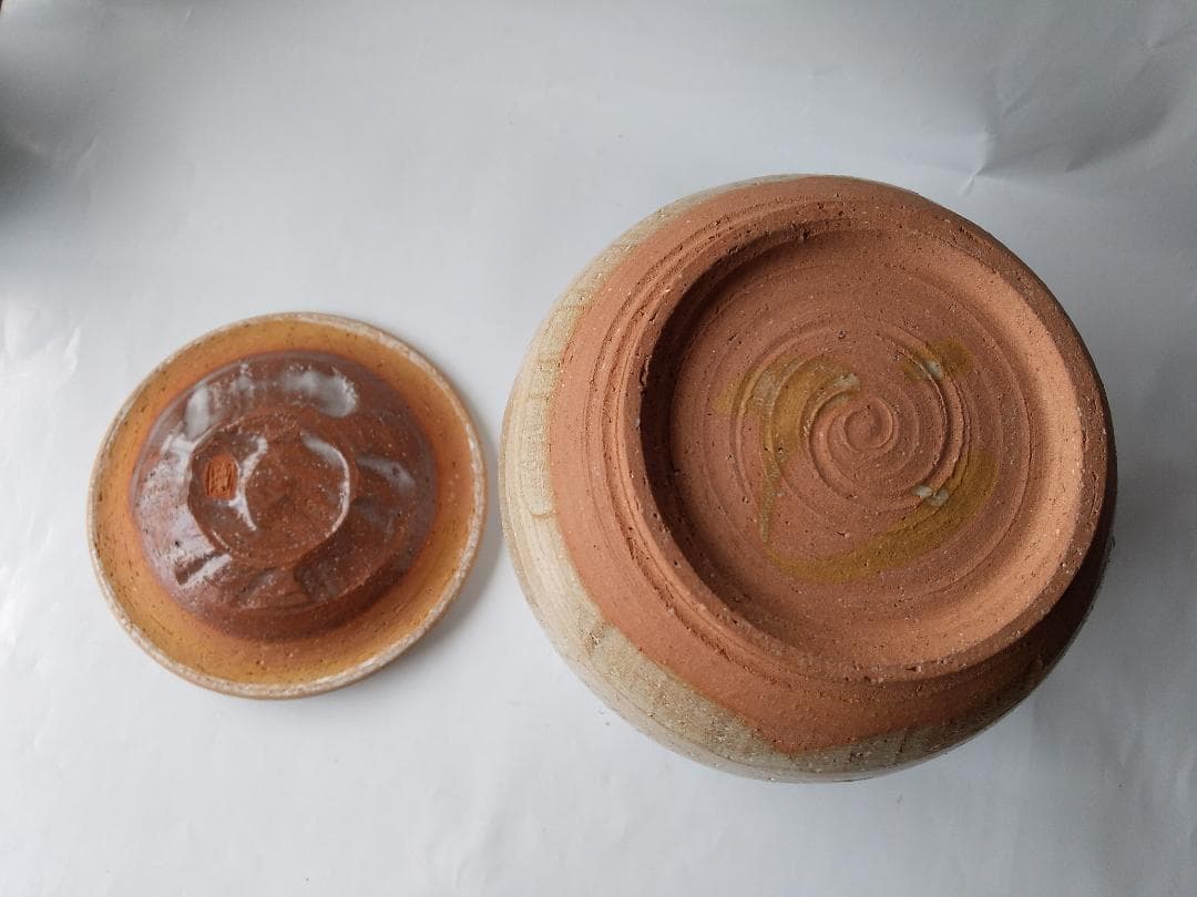 陶光 作 白掛釉花文水指  茶道具 茶器 水指 逸品 美品 です。