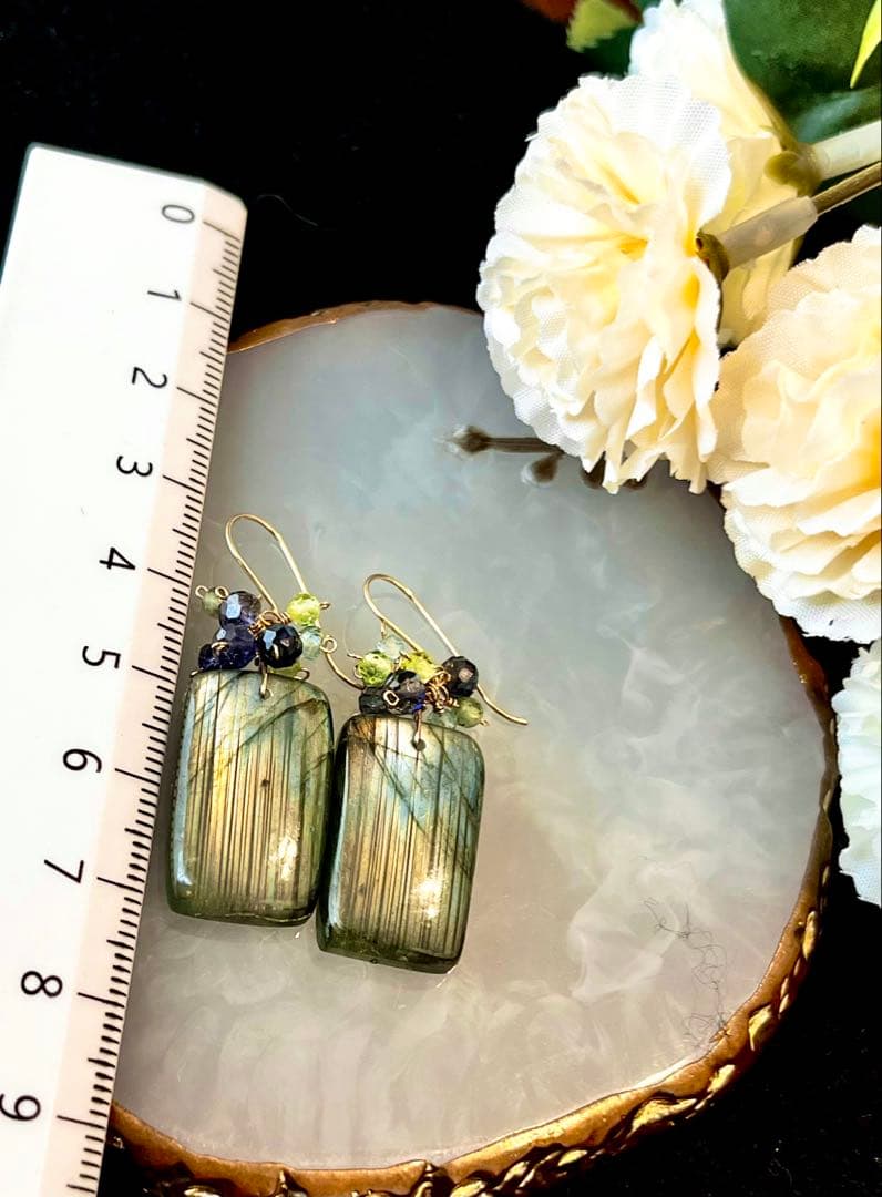 ゴールドシラーラブラドライトのピアス