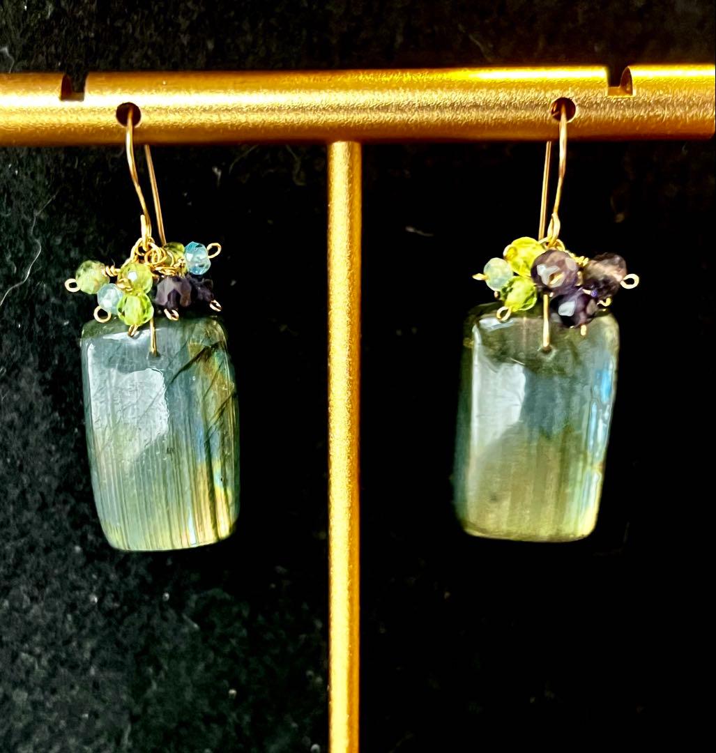 ゴールドシラーラブラドライトのピアス