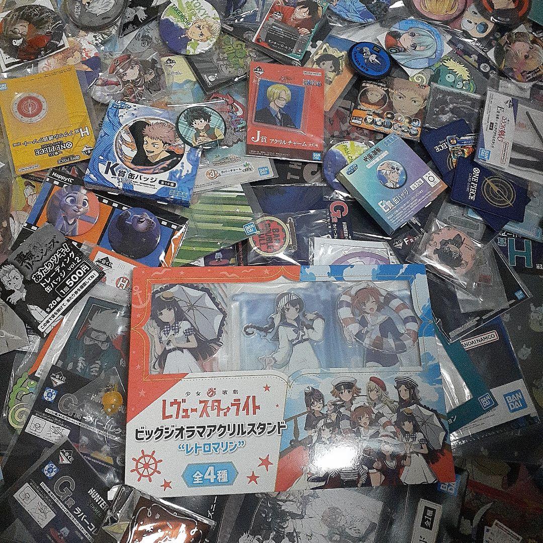 アニメキャラクターグッズまとめ売り缶バッジ＆美少女フィギュア等希少1000点以上