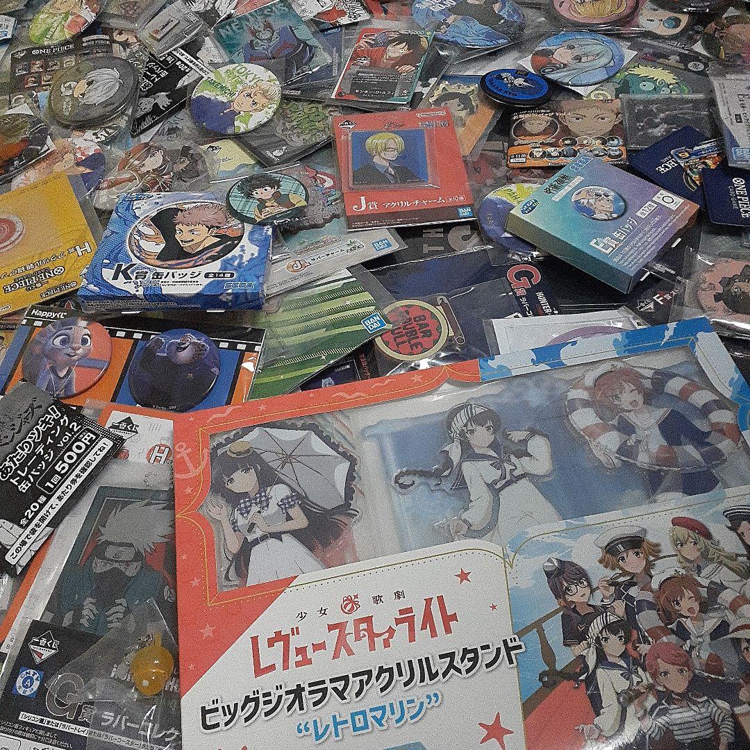 アニメキャラクターグッズまとめ売り缶バッジ＆美少女フィギュア等希少1000点以上