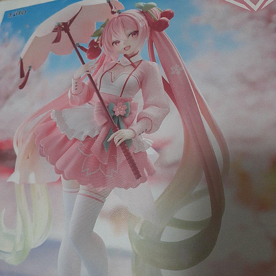 アニメキャラクターグッズまとめ売り缶バッジ＆美少女フィギュア等希少1000点以上