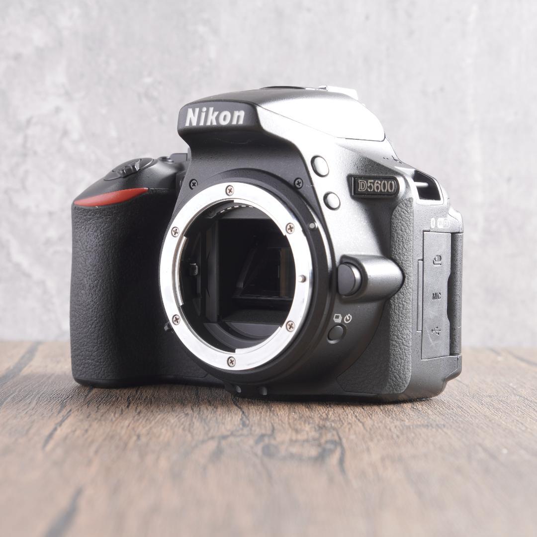 ショット数4965回で美品✨Wi-Fi搭載✨Nikon D5600　495-1
