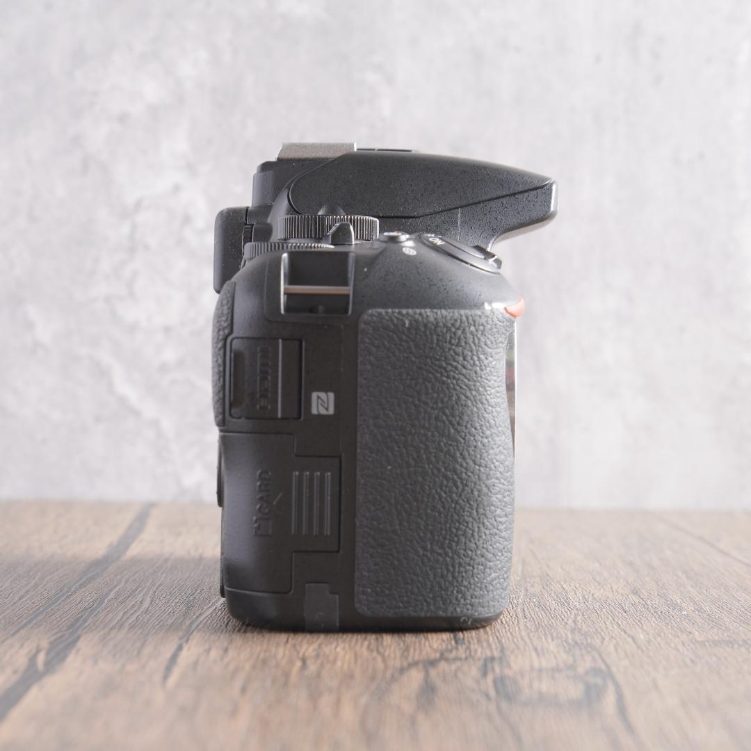 ショット数4965回で美品✨Wi-Fi搭載✨Nikon D5600　495-1