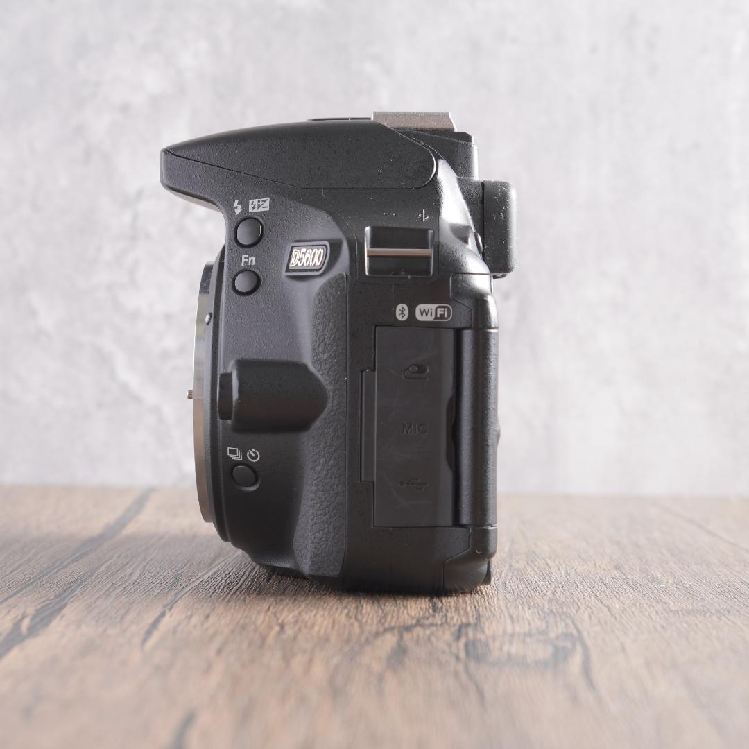 ショット数4965回で美品✨Wi-Fi搭載✨Nikon D5600　495-1