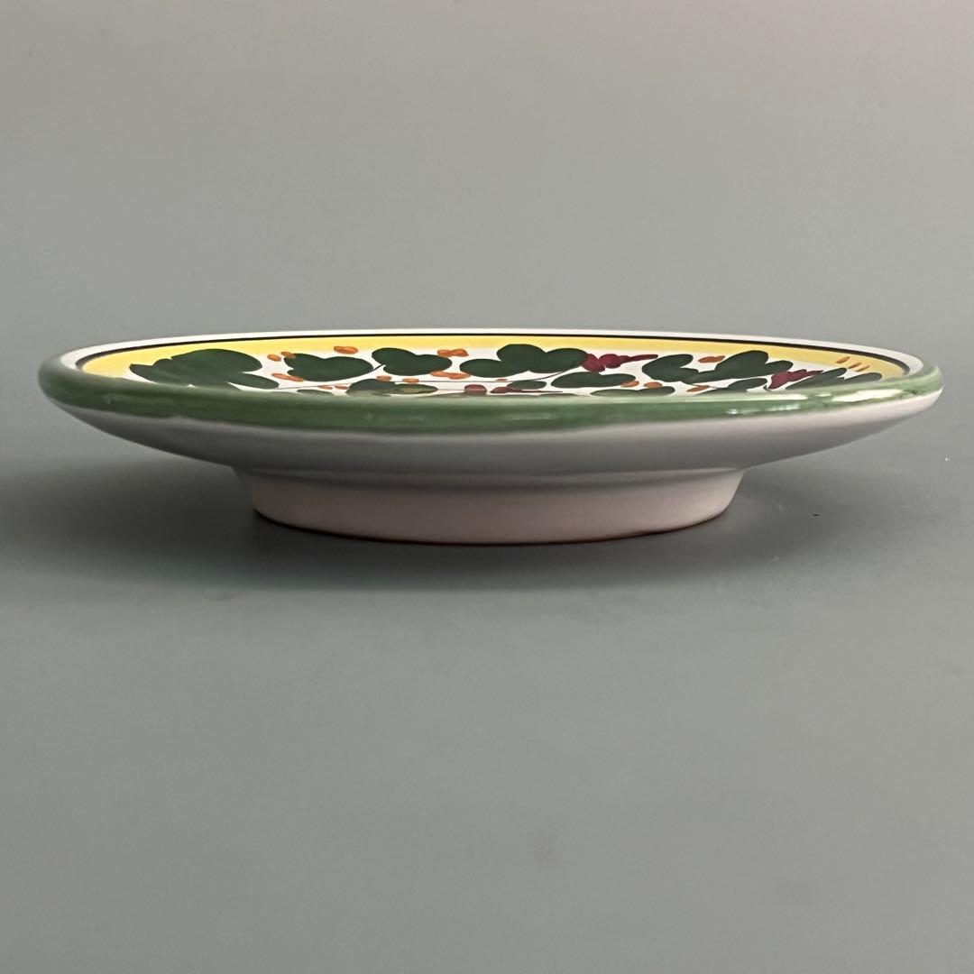鳥と葉の装飾 陶器の丸型皿 イタリア mano ペイント
