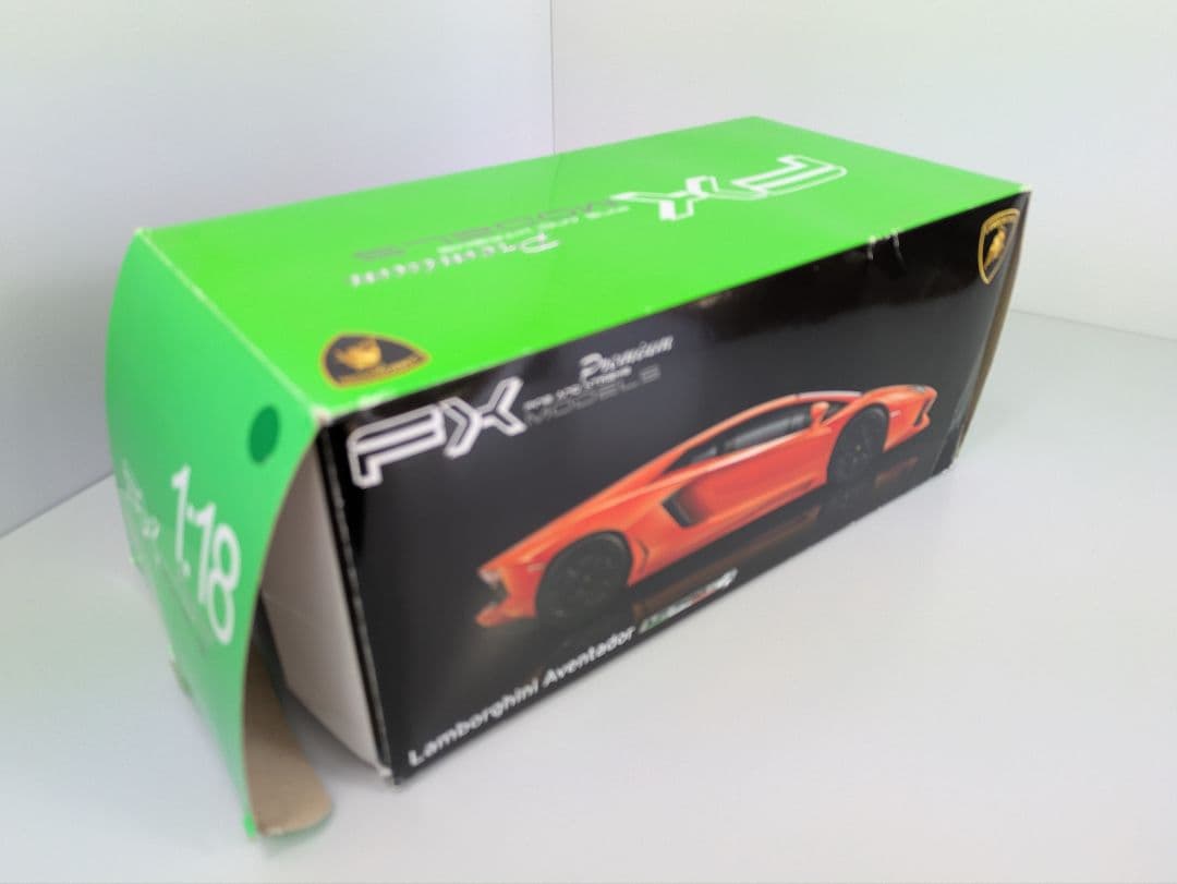 ミニカー 1/18 ウイリー　ランボルギーニ　アヴェンタドール　 LP700-4