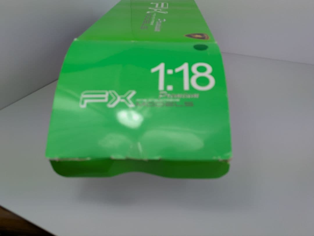 ミニカー 1/18 ウイリー　ランボルギーニ　アヴェンタドール　 LP700-4