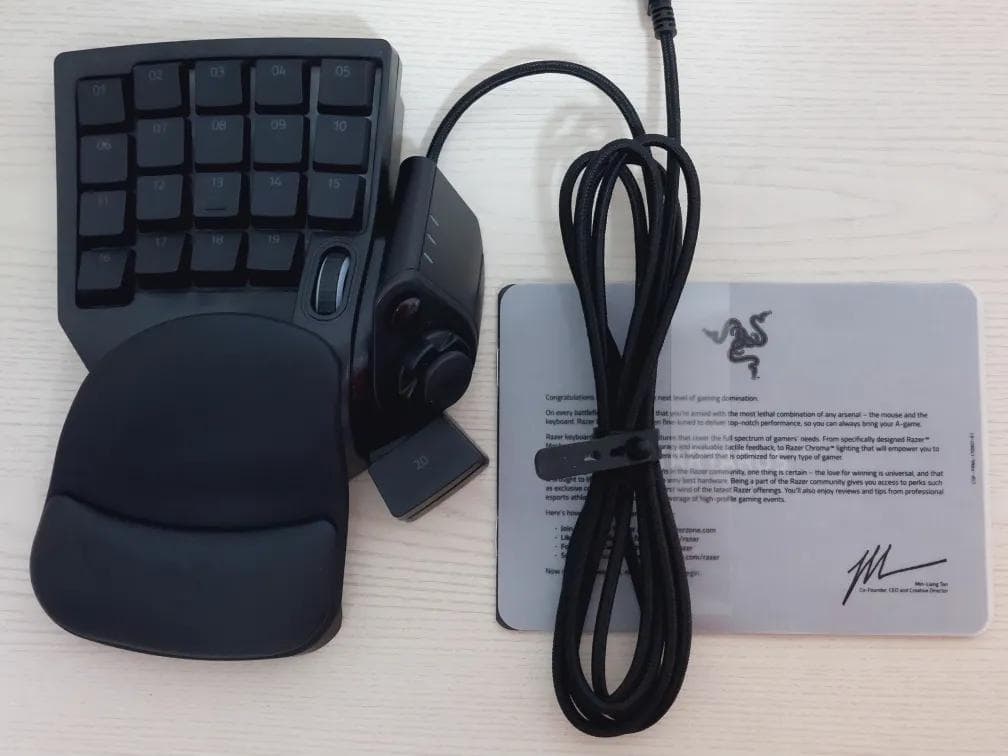 Razer Tartarus V2　左手デバイス　ゲーミングキーボード