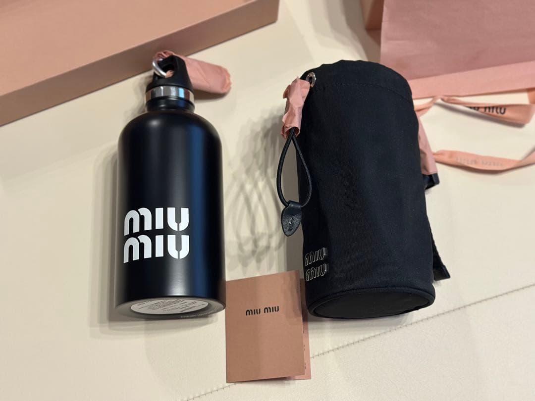 新品 MIU MIU ステンレスボトル 水筒＋ケース　ブラック