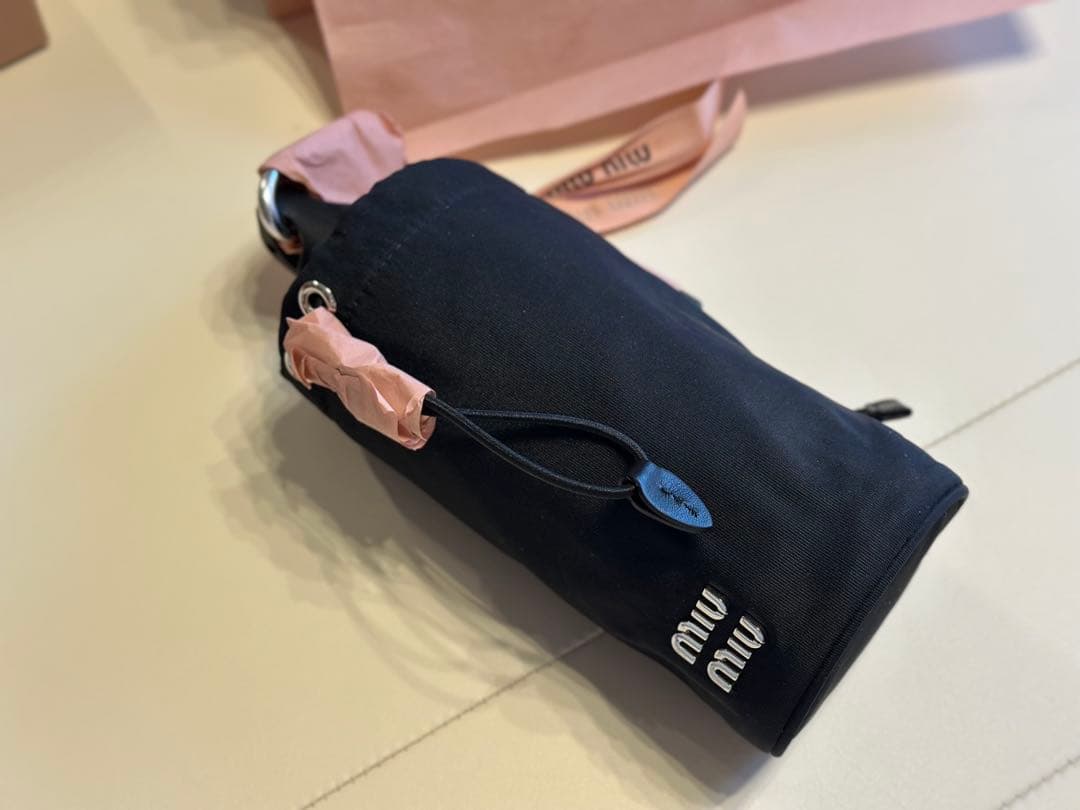 新品 MIU MIU ステンレスボトル 水筒＋ケース　ブラック