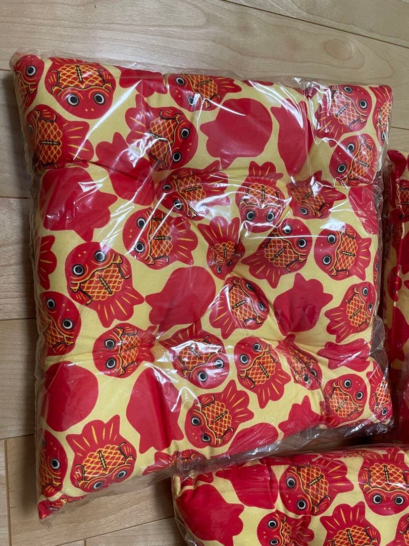 未使用　ちょきんぎょデザインクッション 4個　35×35