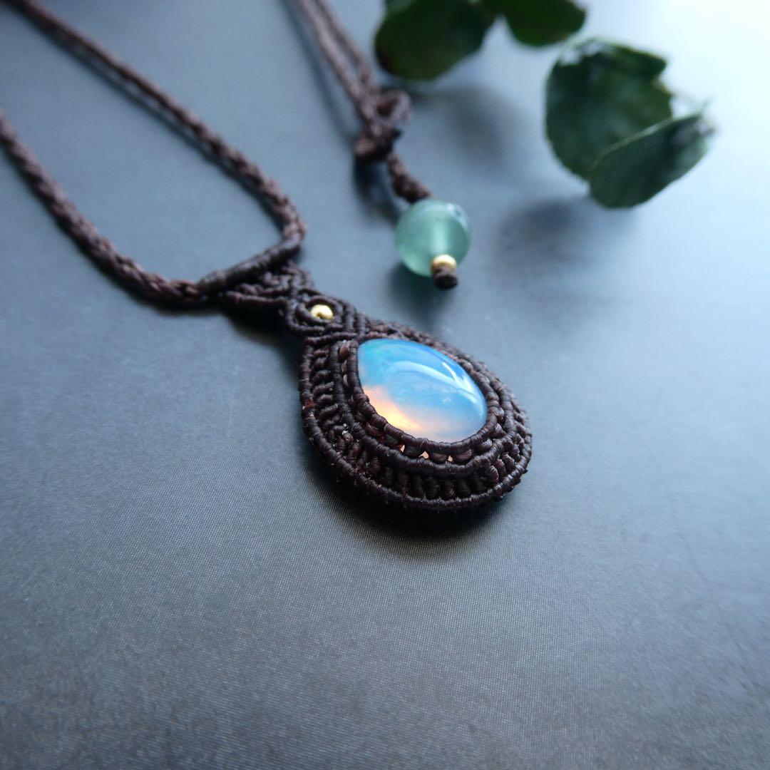 オパールのマクラメネックレス