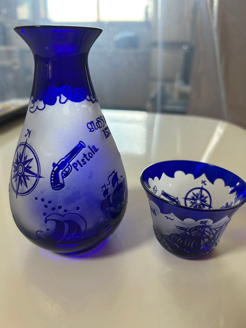 青いガラス製徳利、おちょこ