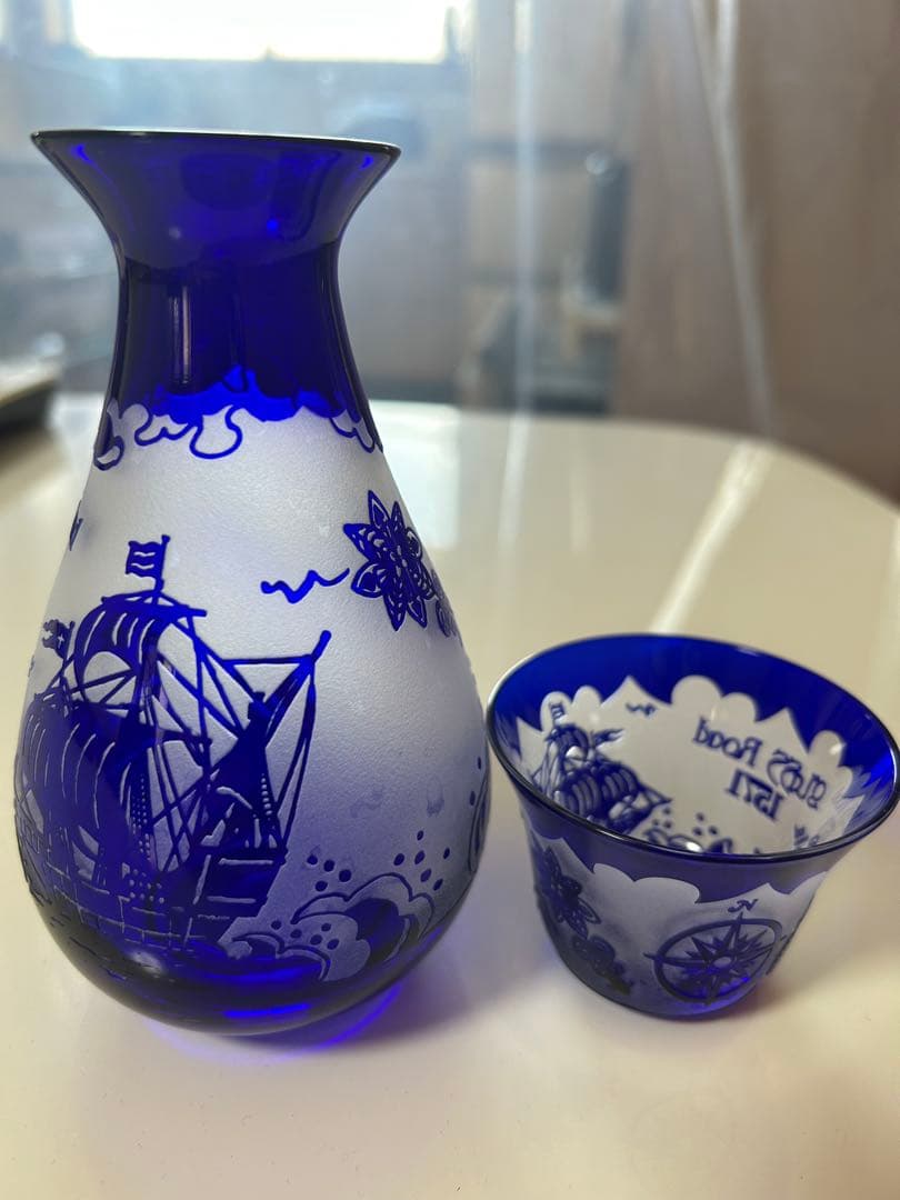 青いガラス製徳利、おちょこ