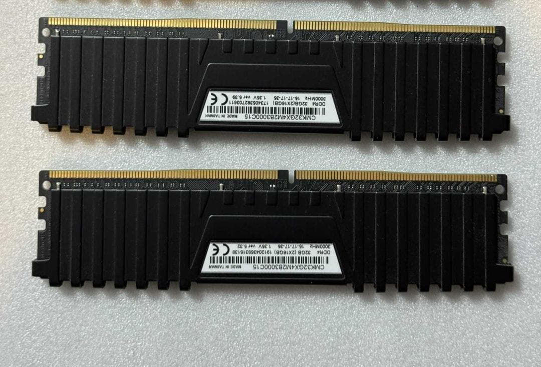 CORSAIR DDR4 3000MHz VENGEANCE LPX ×2 b