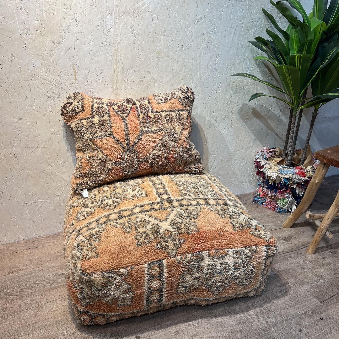 モロッコラグ　プフとクッションの豪華４点セット