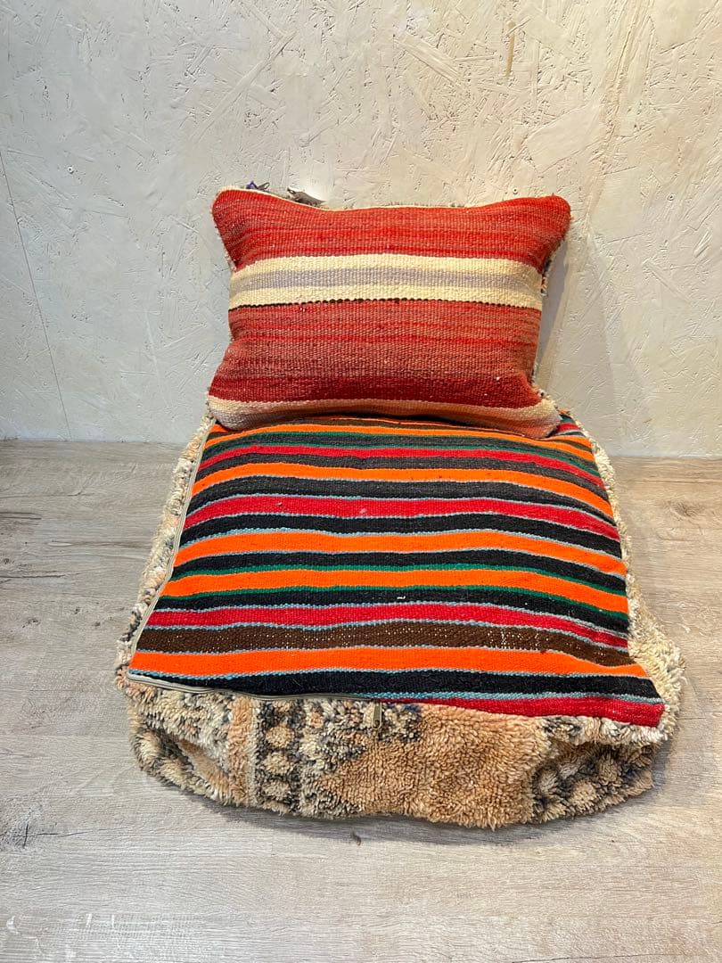 モロッコラグ　プフとクッションの豪華４点セット