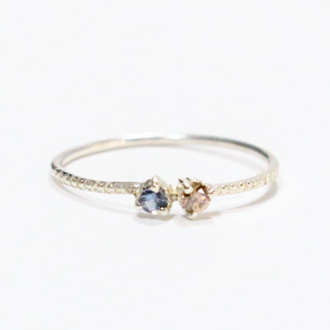 カラーチェンジガーネットとブラウンダイヤモンド細身ミル打ちシルバーリング10号