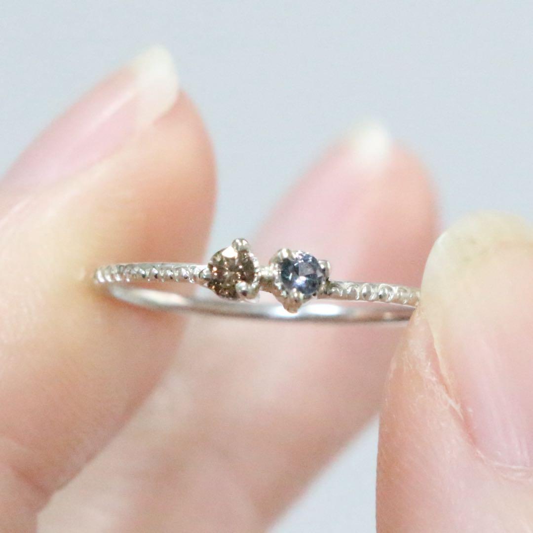 カラーチェンジガーネットとブラウンダイヤモンド細身ミル打ちシルバーリング10号