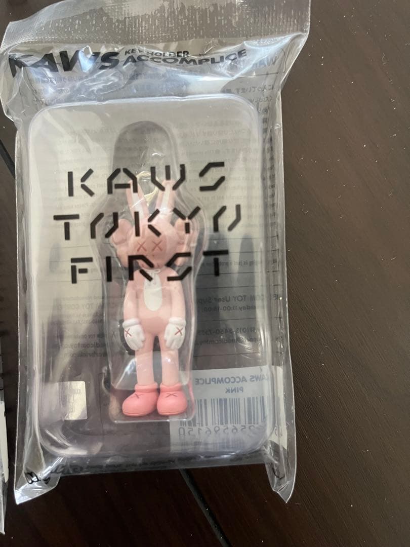 KAWS TOKYO FIRST キーホルダー 6個セット