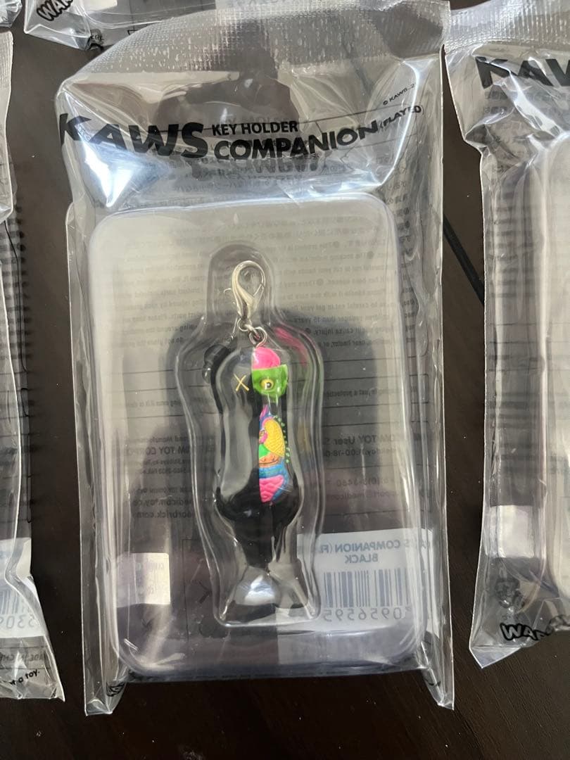 KAWS TOKYO FIRST キーホルダー 6個セット