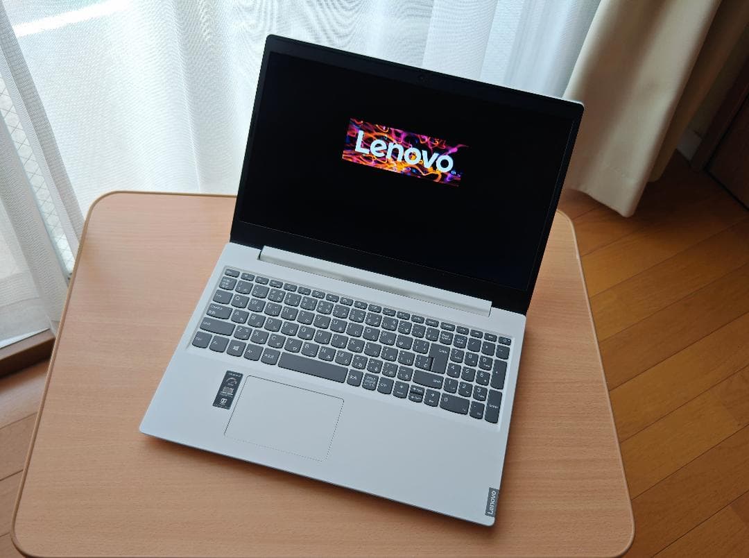 Lenovo Ideapadノートパソコン ホワイト