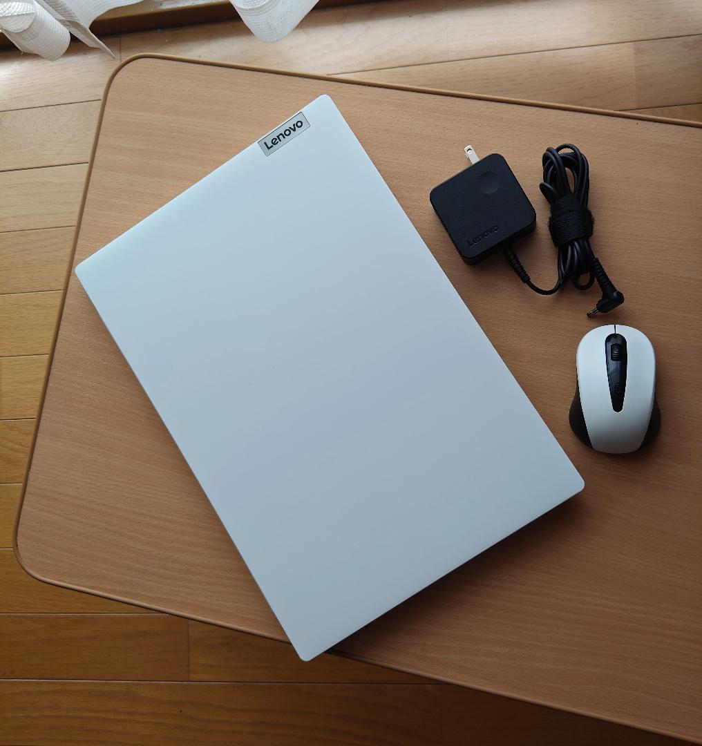 Lenovo Ideapadノートパソコン ホワイト