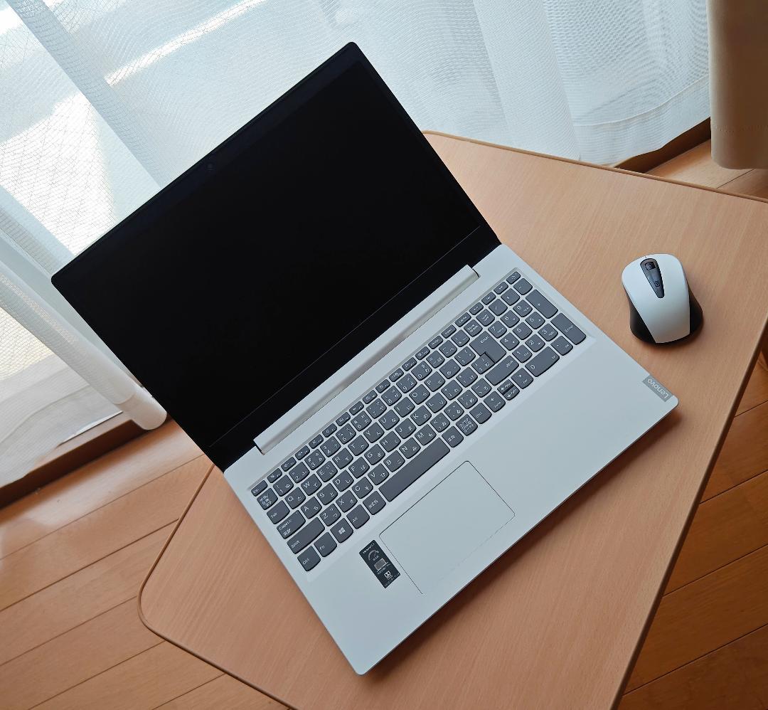 Lenovo Ideapadノートパソコン ホワイト