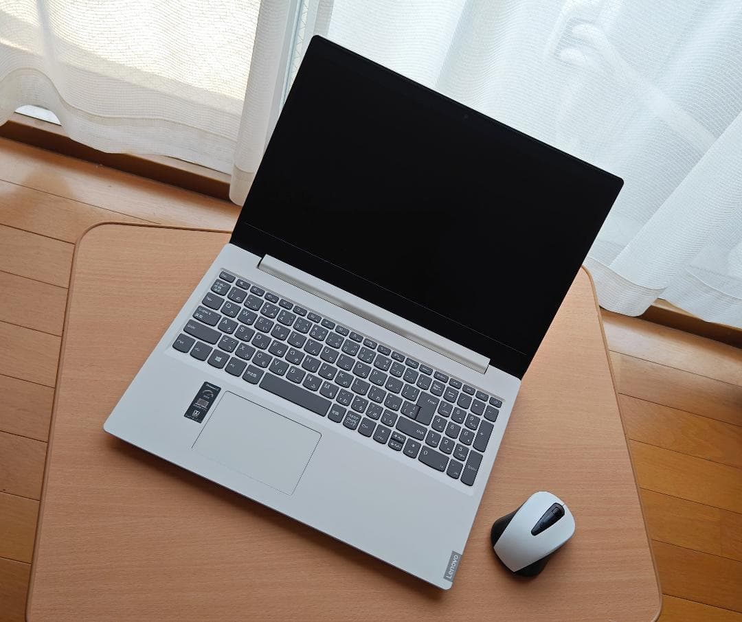 Lenovo Ideapadノートパソコン ホワイト