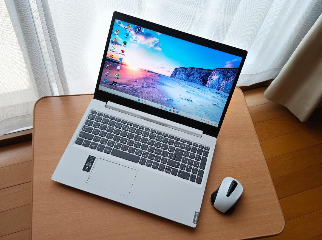 Lenovo Ideapadノートパソコン ホワイト
