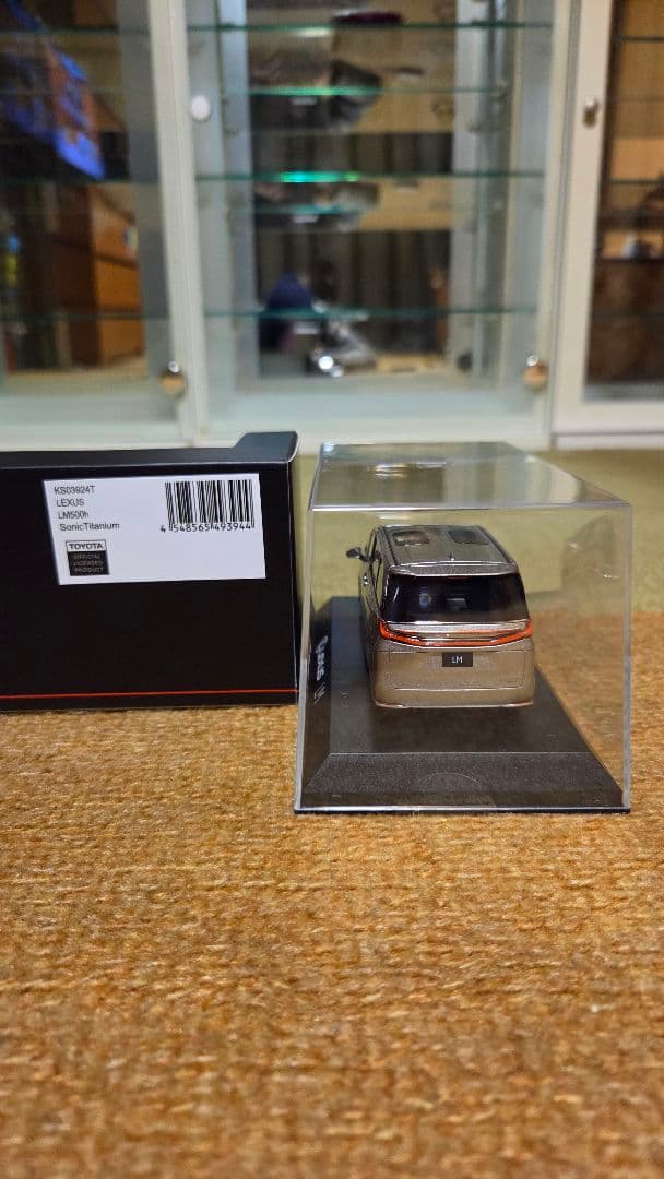 1/43 京商 レクサス LM 500h ソニックチタニュウム 4座席