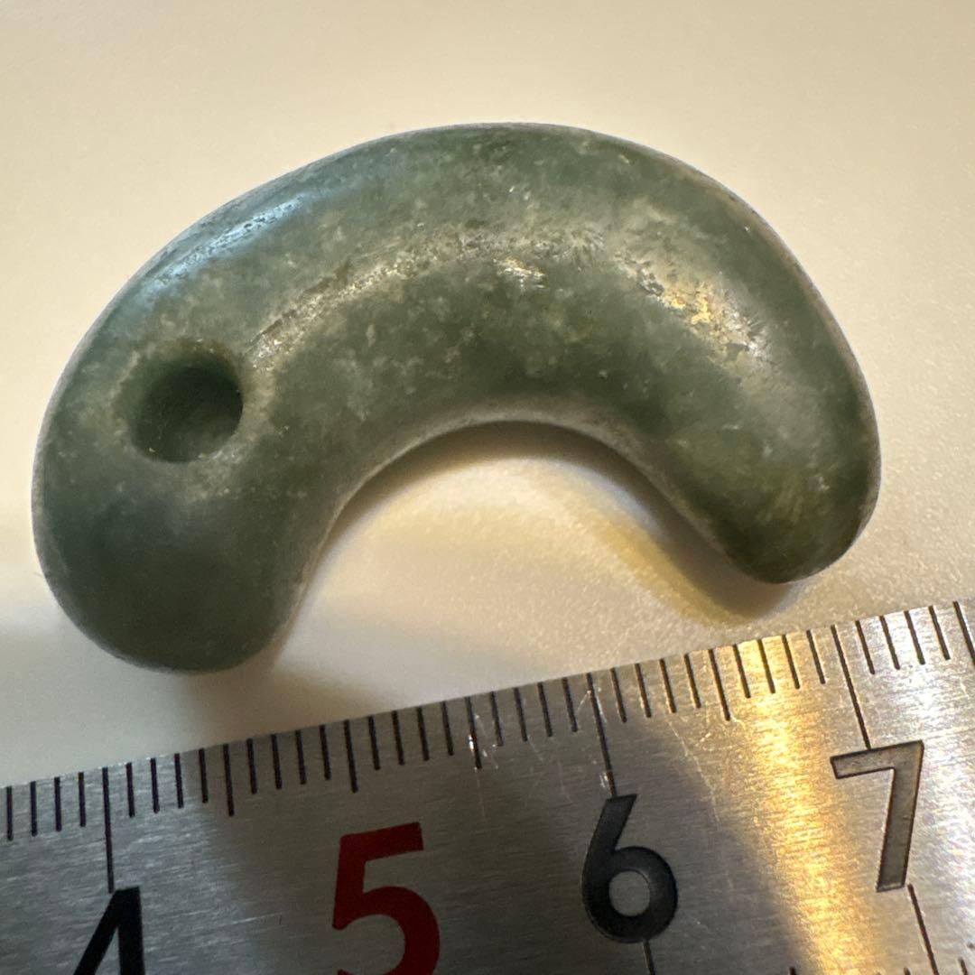 縄文　ヒスイ　勾玉