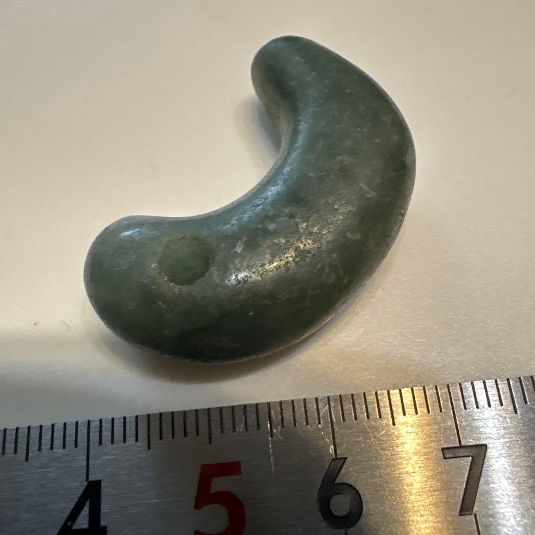 縄文　ヒスイ　勾玉