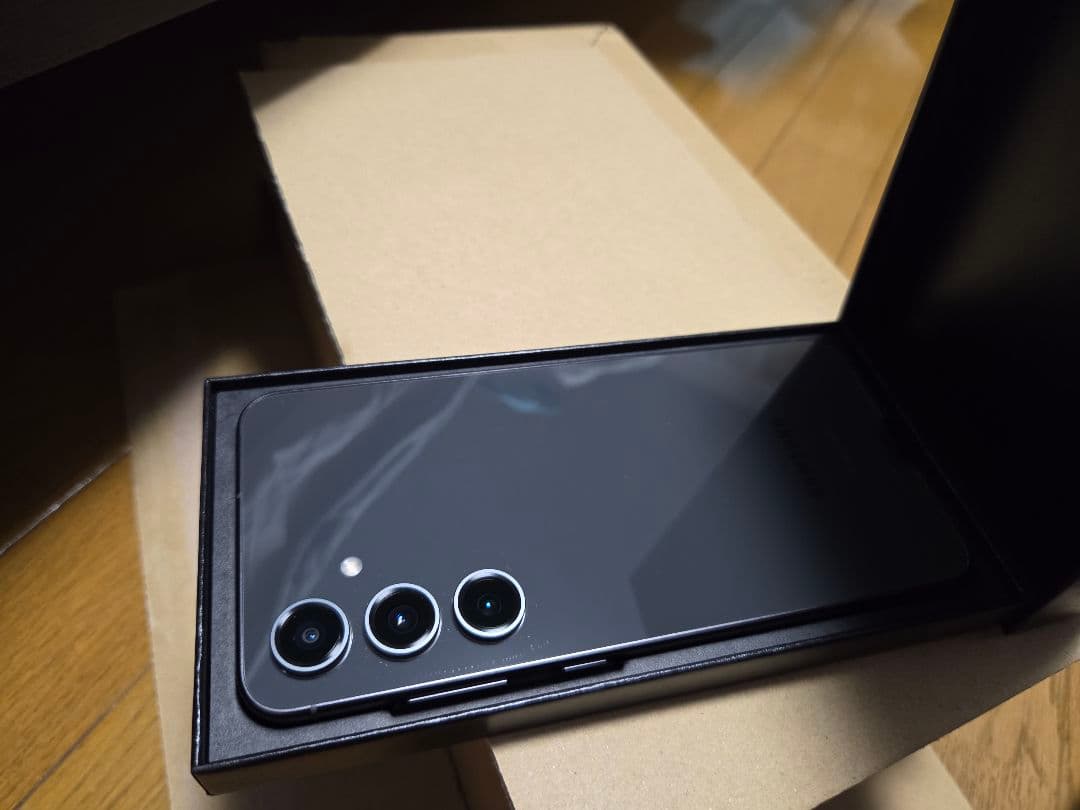 Samsung GalaxyS24FE 日本版シムフリー　ほぼ新品　おまけ付き