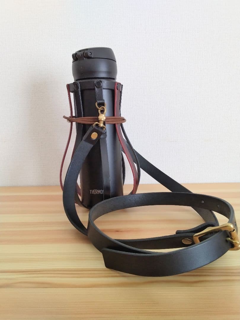 レザー水筒ホルダー　ハンドメイド　500ml用