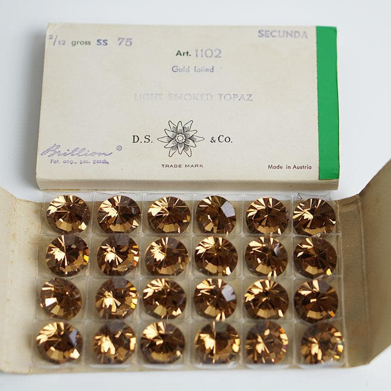 スワロフスキー art.1102 ss75　LIGHT SMOKED TOPAZ